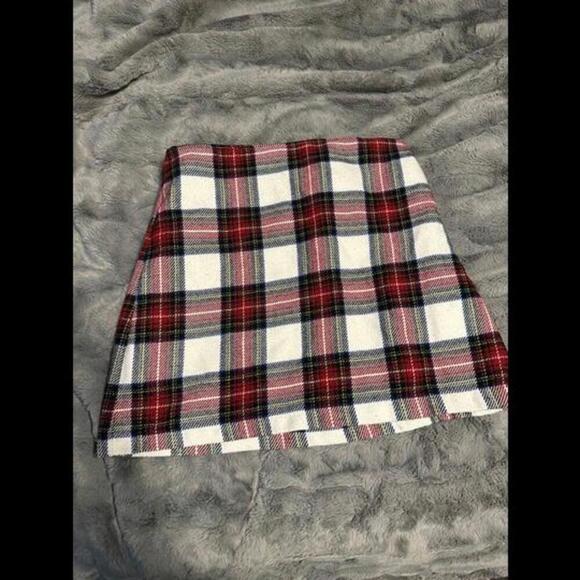 Abercrombie & Fitch Dresses & Skirts - Abercrombie & Fitch Plaid Mini Skirt - Size M
